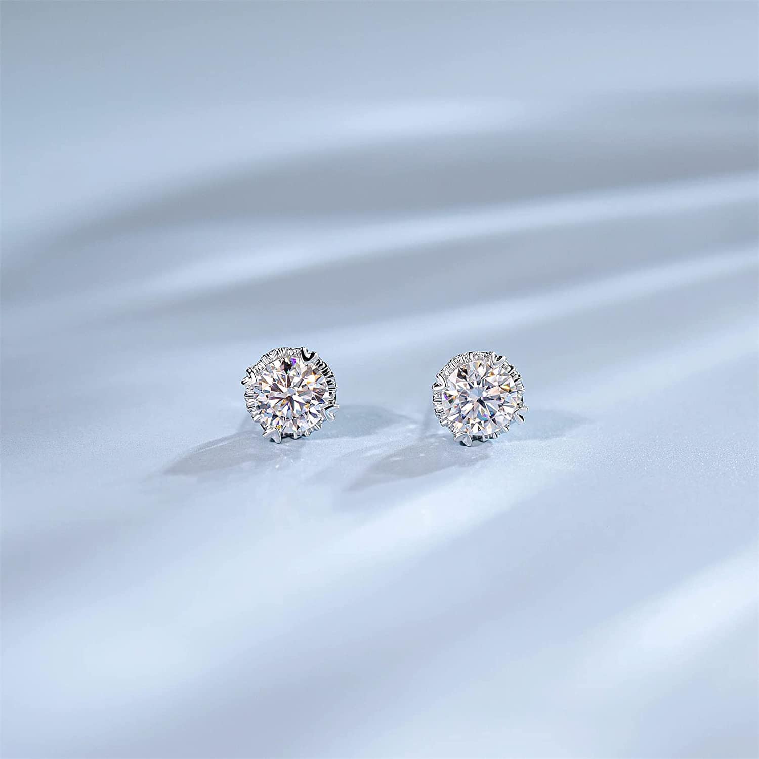 FANCIME Moissanite Heart Bezel 14K White Gold Stud Earrings Show