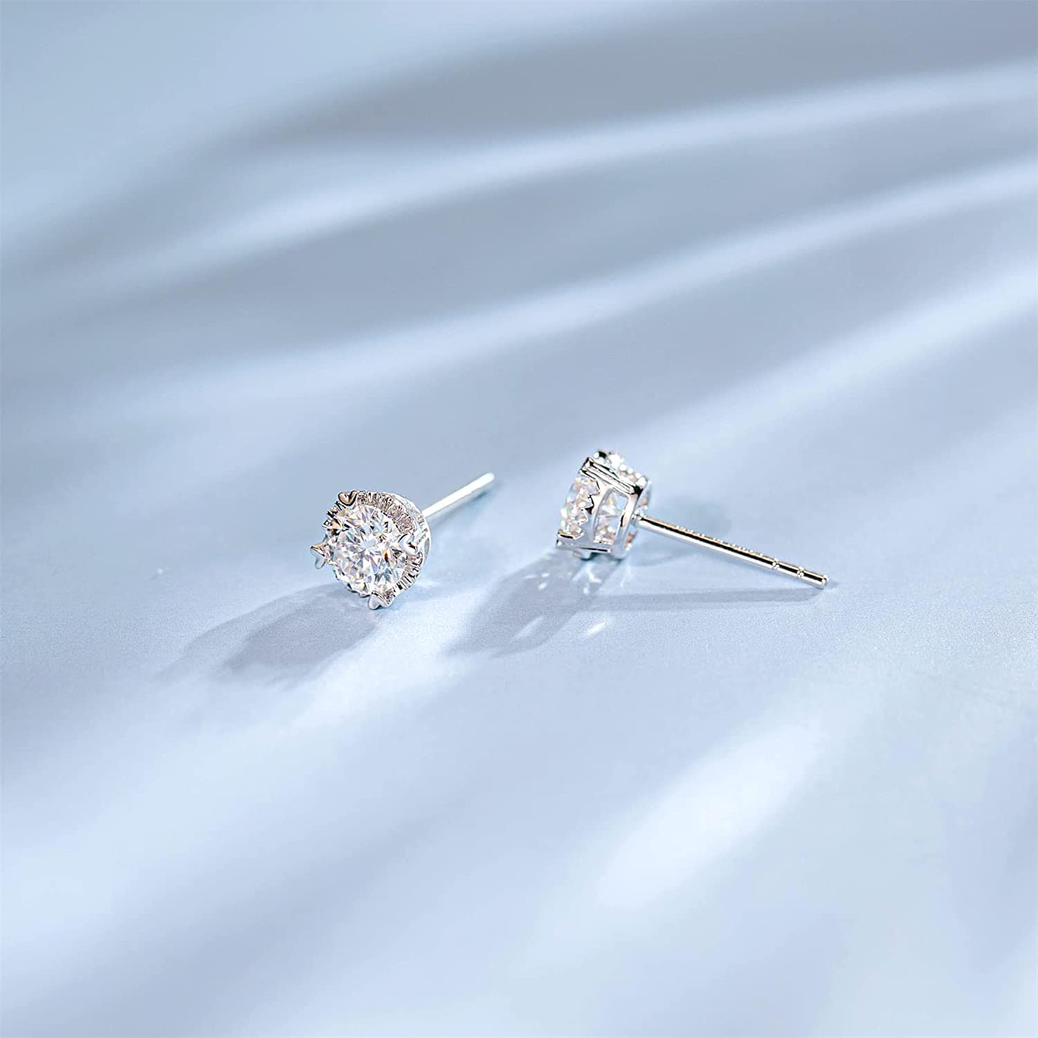FANCIME Moissanite Heart Bezel 14K White Gold Stud Earrings Show